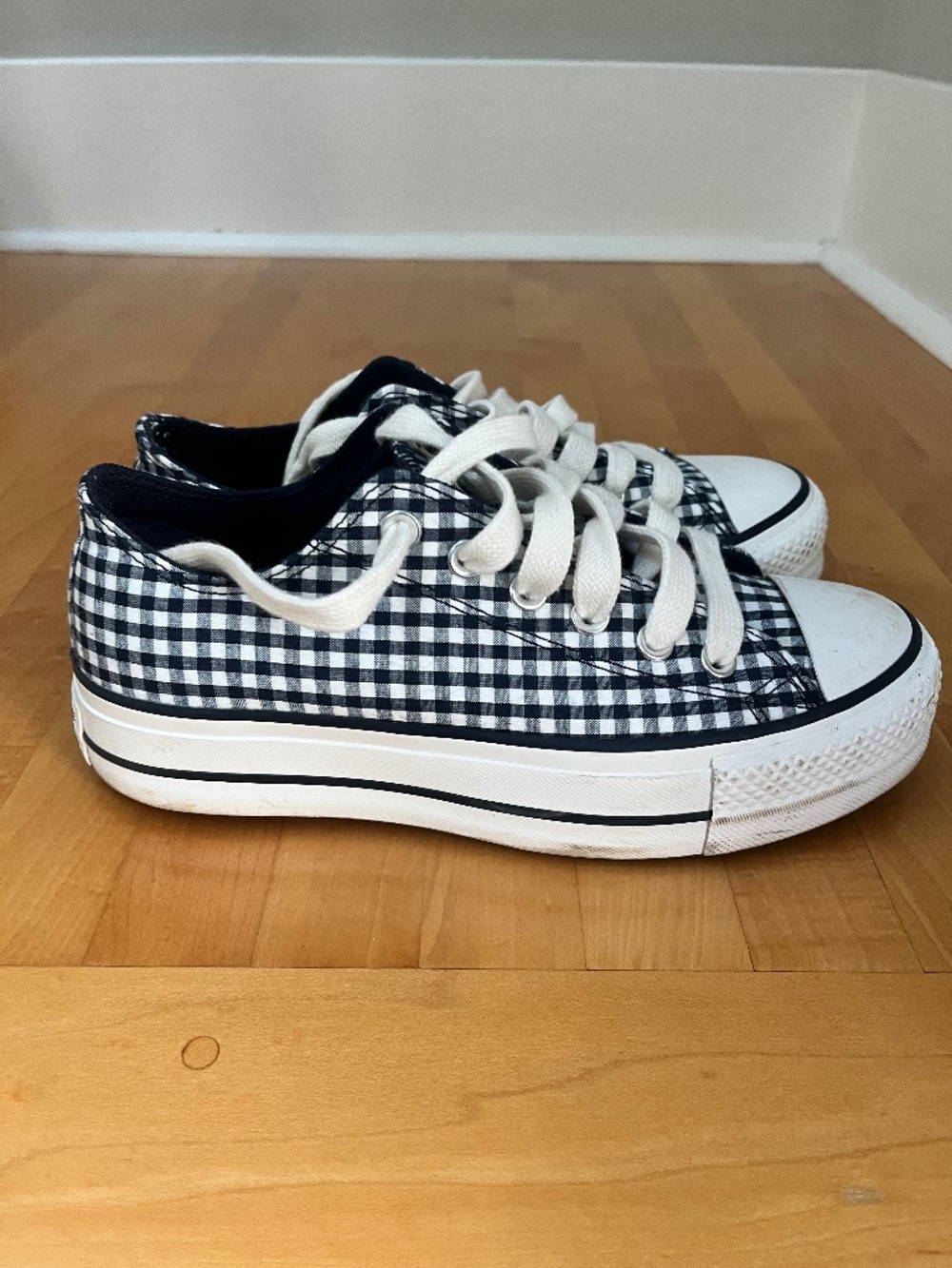 Platform Chuck Converse Gingham Sneakers, Size 7.5